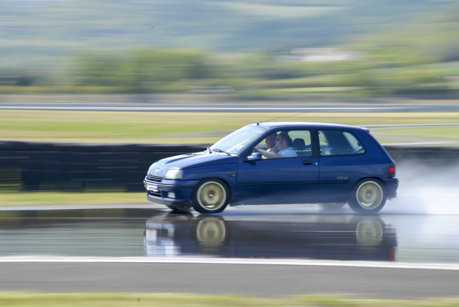 Clio con Michelin PILOT EXALTO PE2